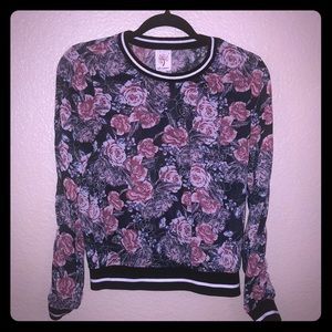 Super adorable flower blouse